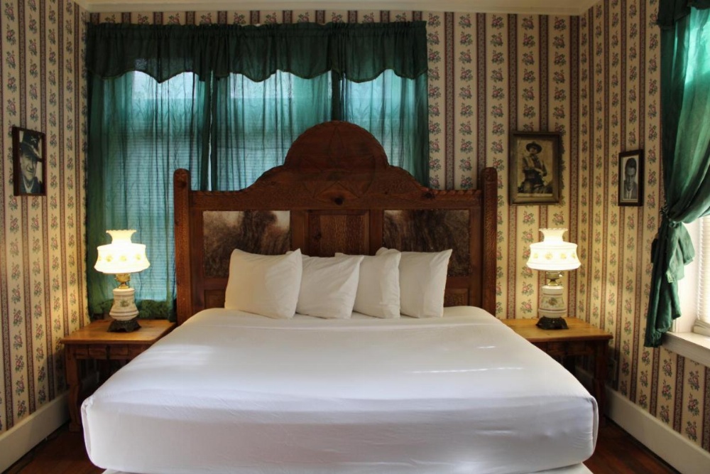 Room image 3